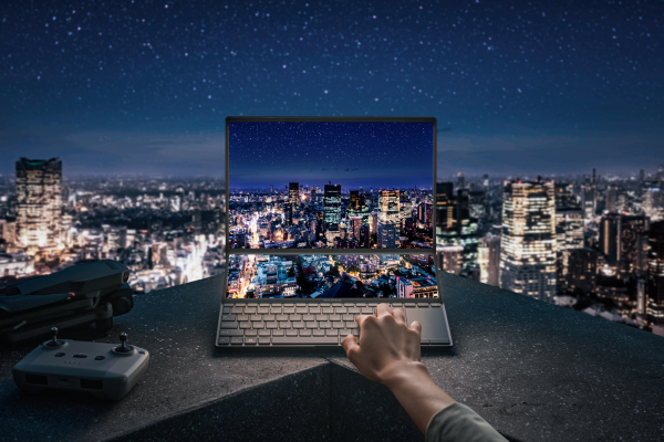 Zenbook Pro 14 Duo OLED_UX8402_Scenario photo
